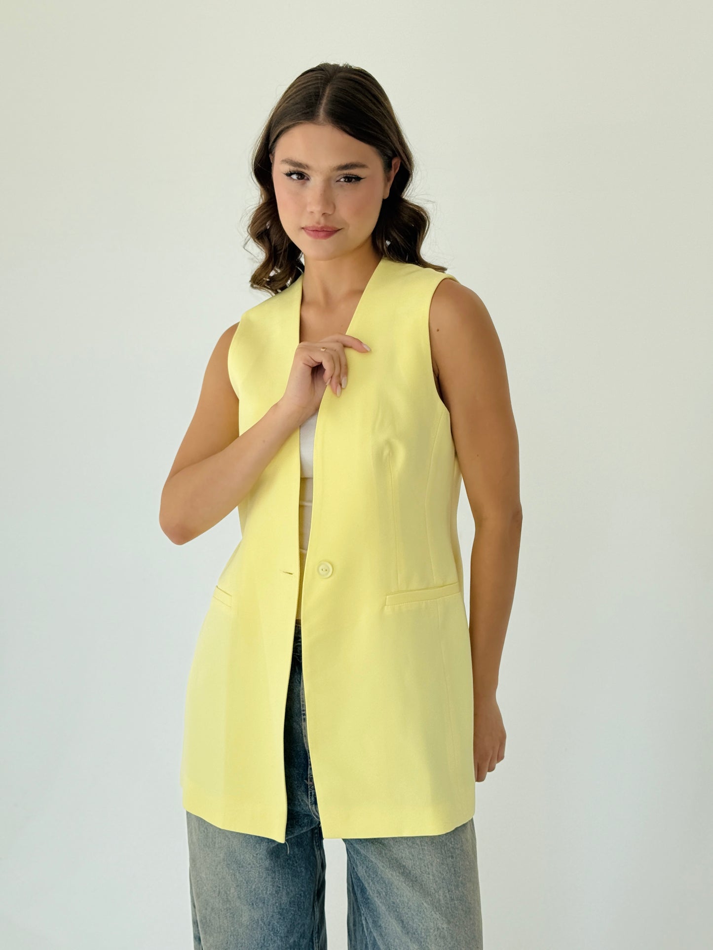 Collarless vest in butter yellow