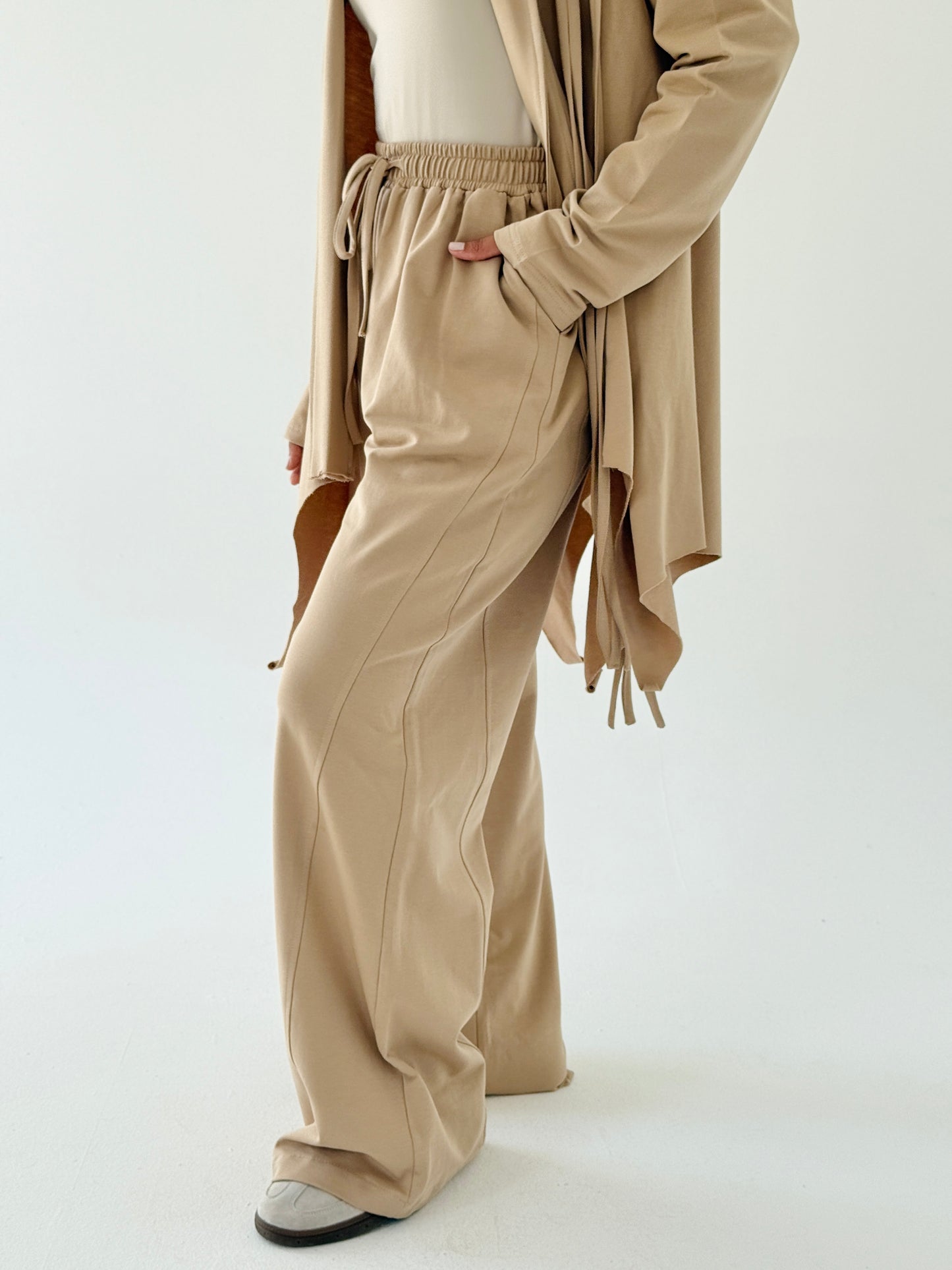 Wide cotton pants in cafe