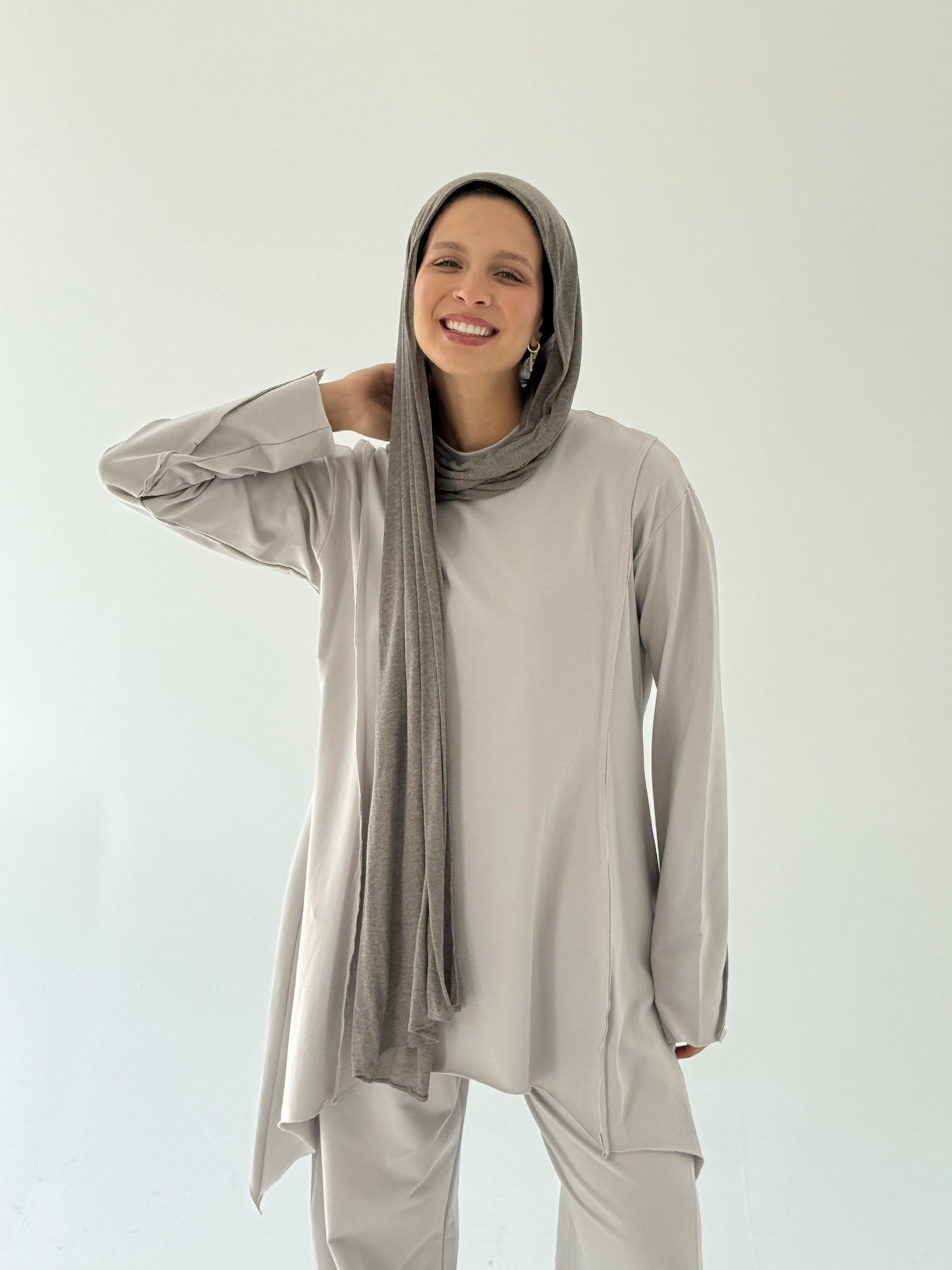 High and Low Set In gray