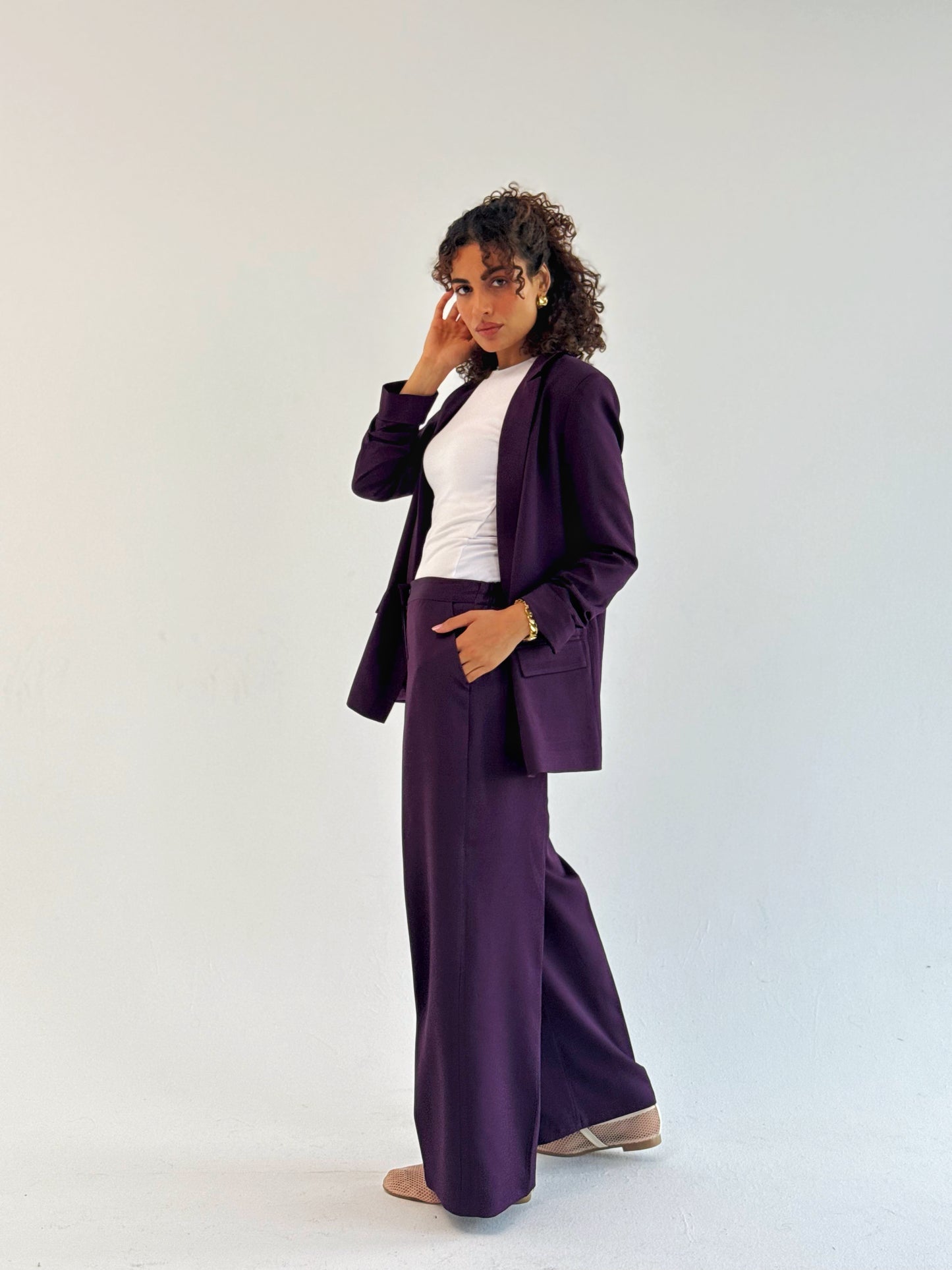 Daylight suits in burgundy