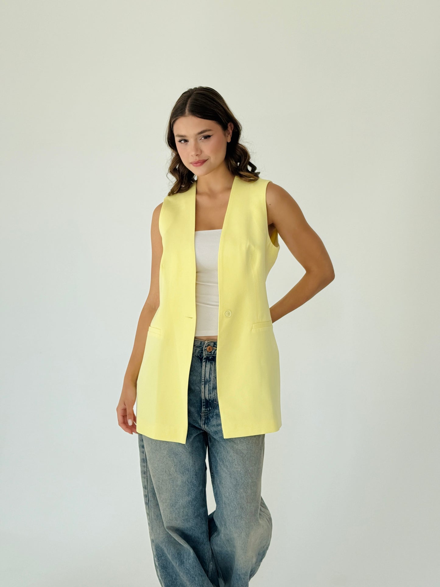 Collarless vest in butter yellow