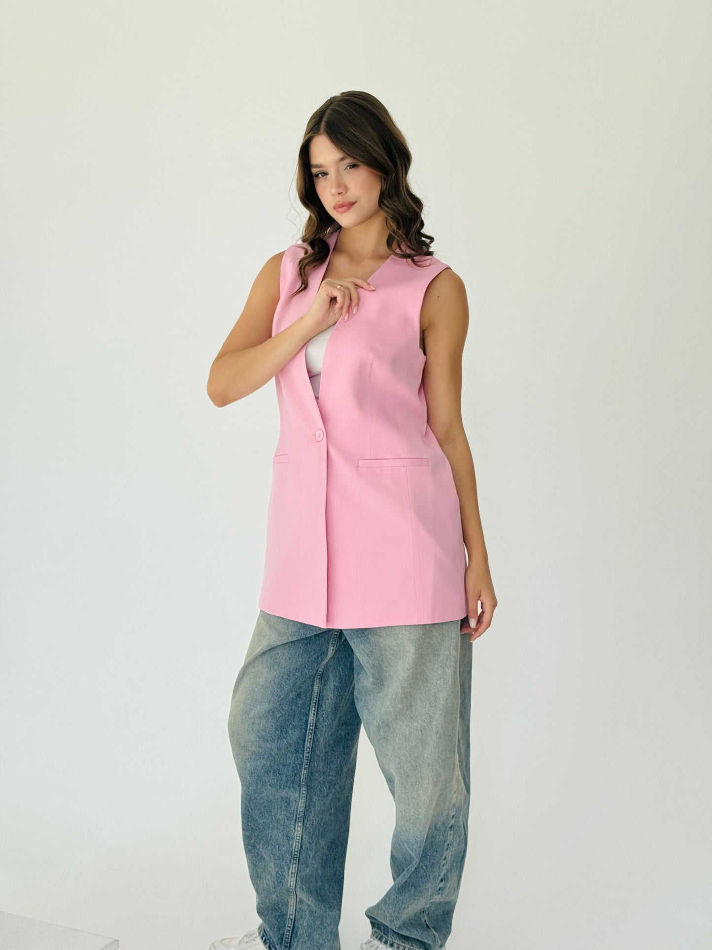 Collarless vest in pink