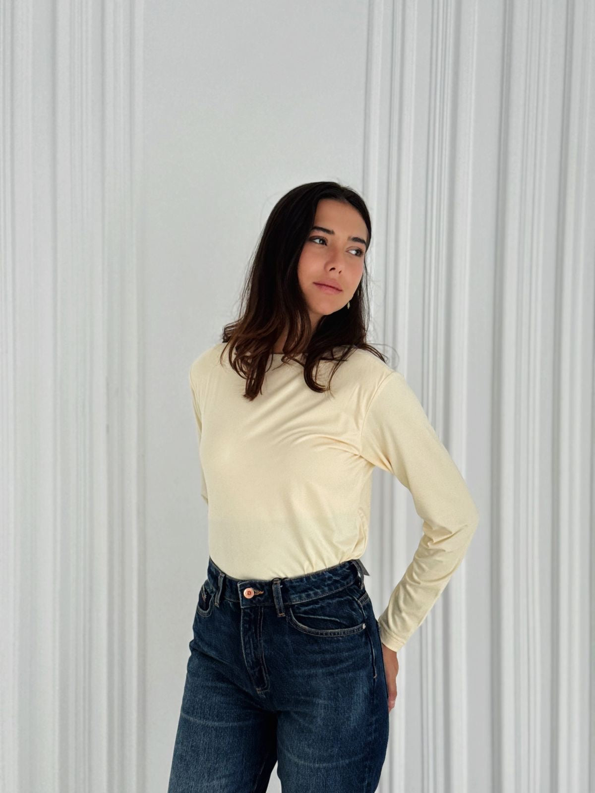 Daily basic top in butter yellow