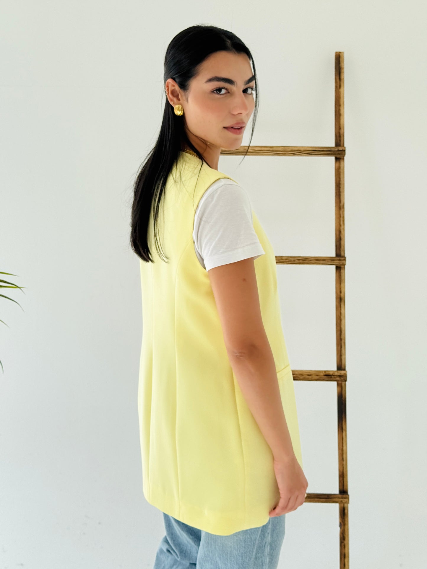Collarless vest in butter yellow