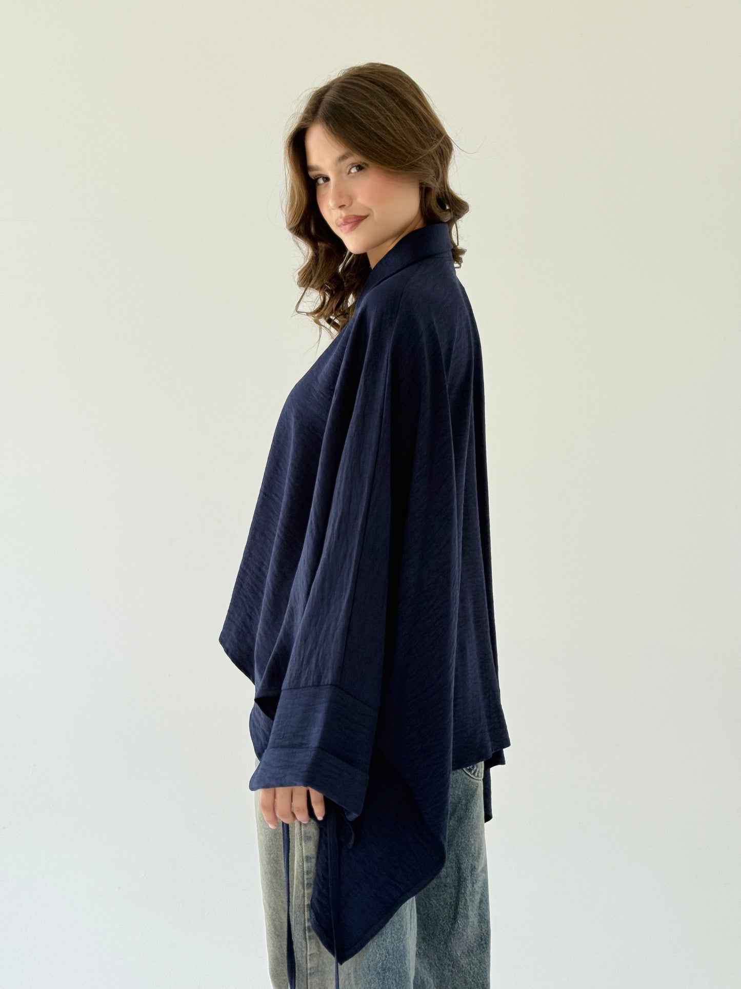 The oversized shirt in navy blue