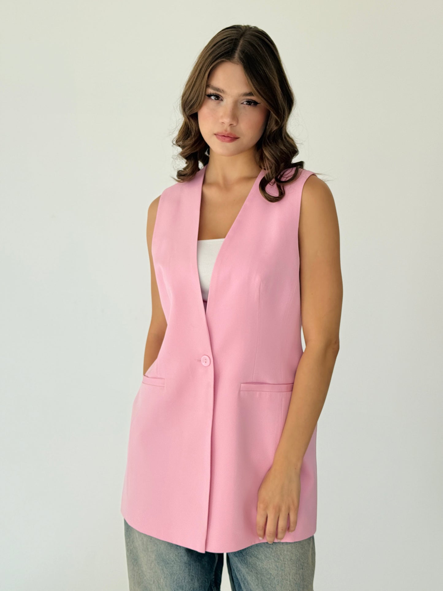 Collarless vest in pink