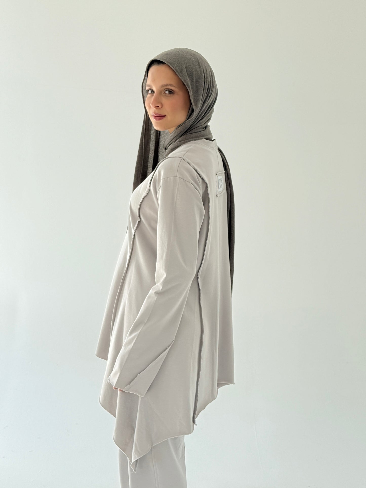 High and Low Set In gray