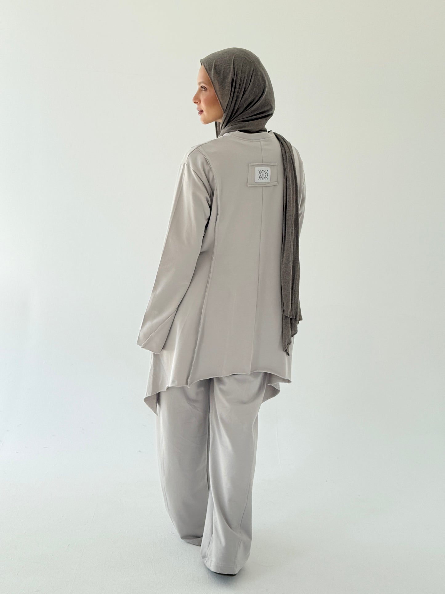 High and Low Set In gray
