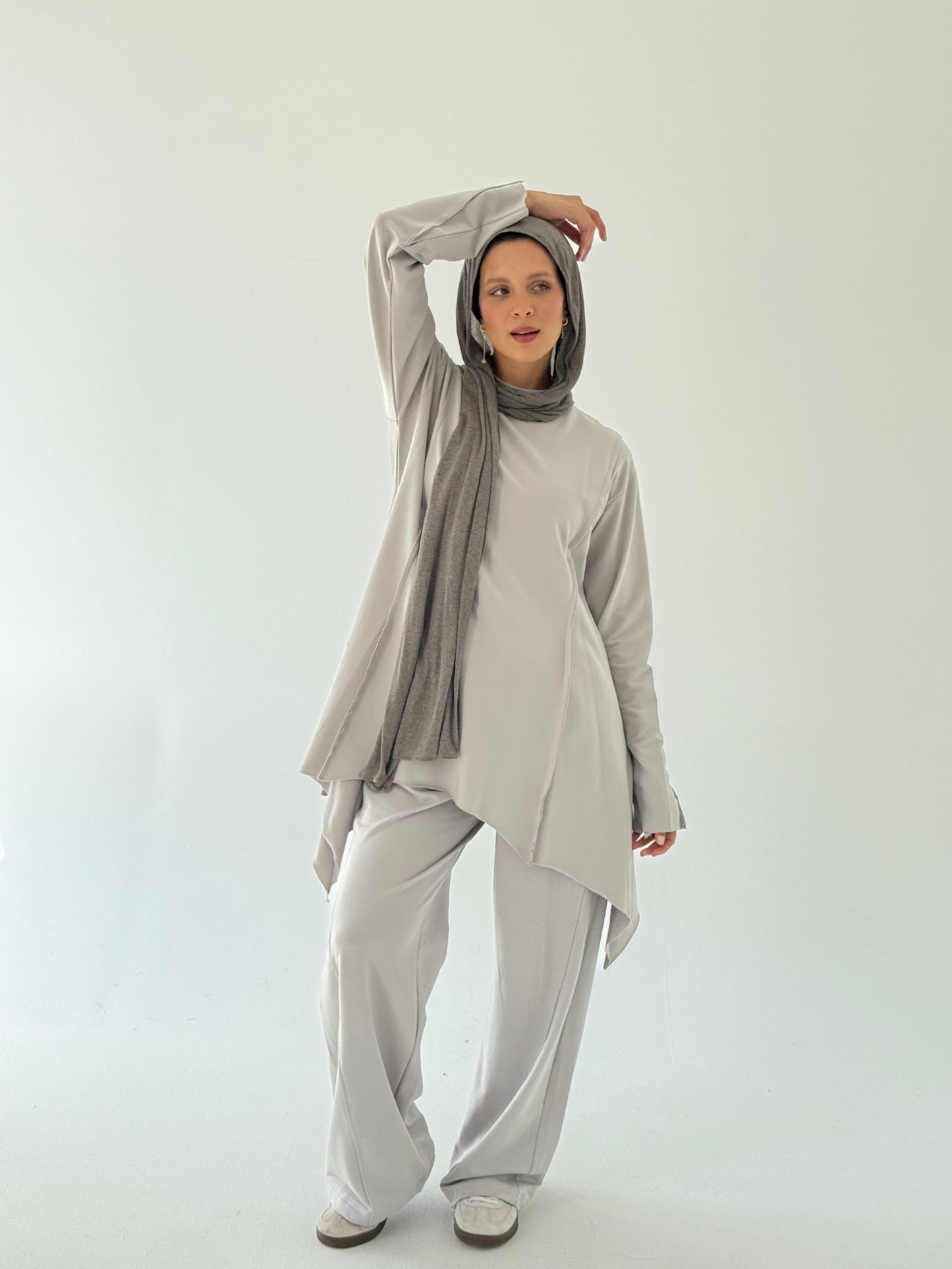 High and Low Set In gray