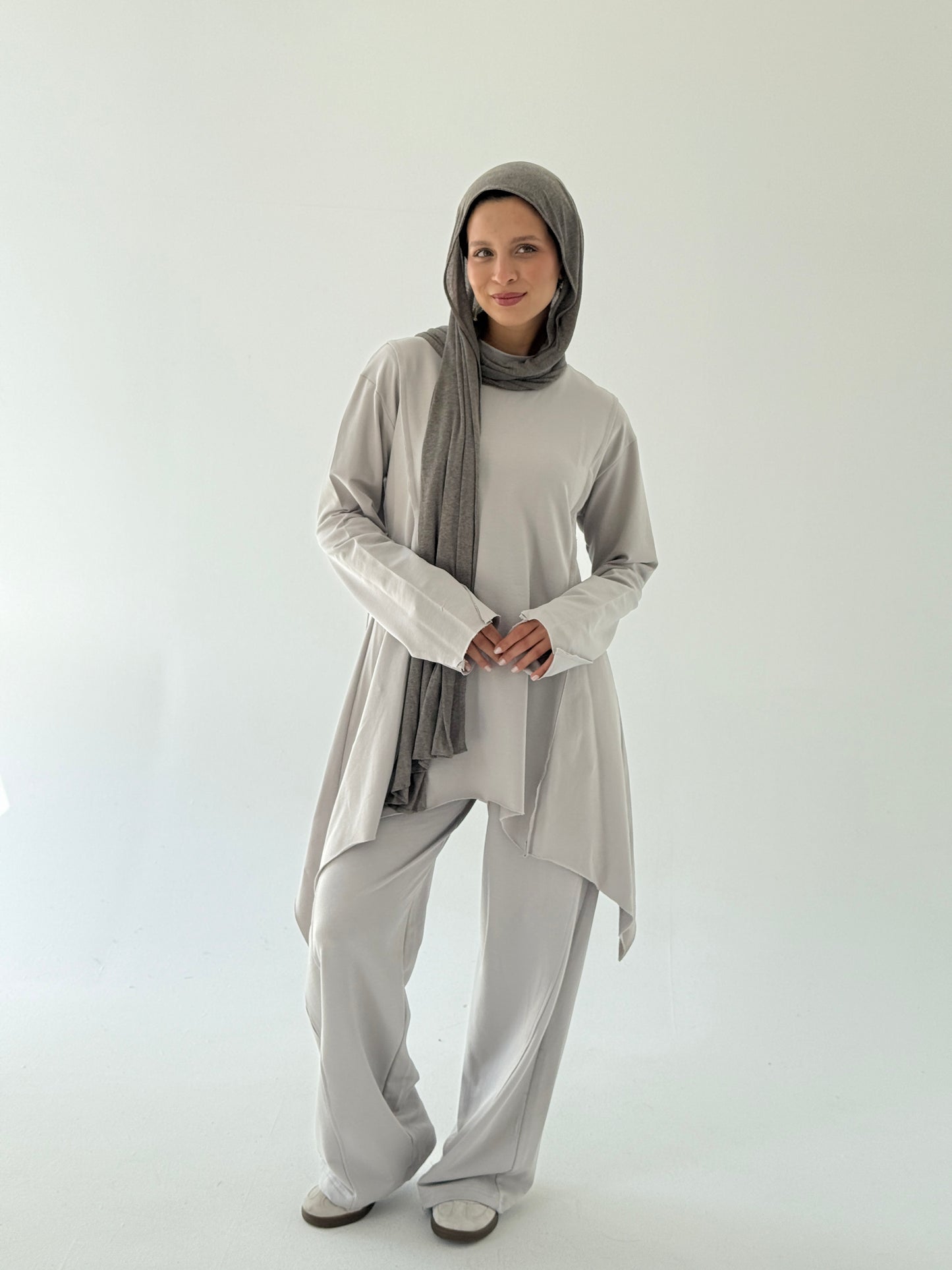 High and Low Set In gray