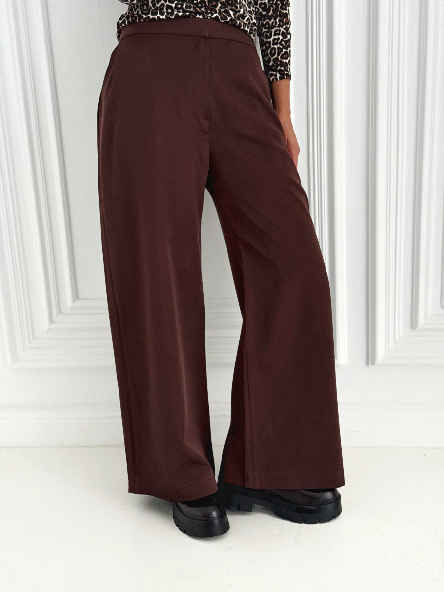 Relaxed pants in Brown