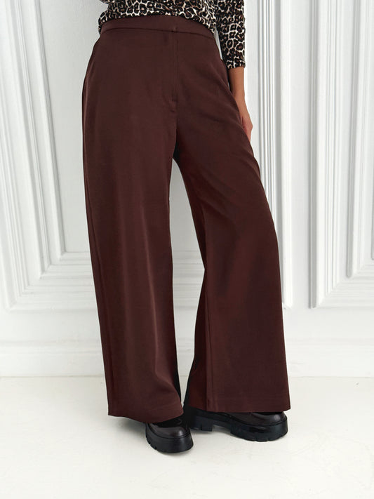 Relaxed pants in Brown