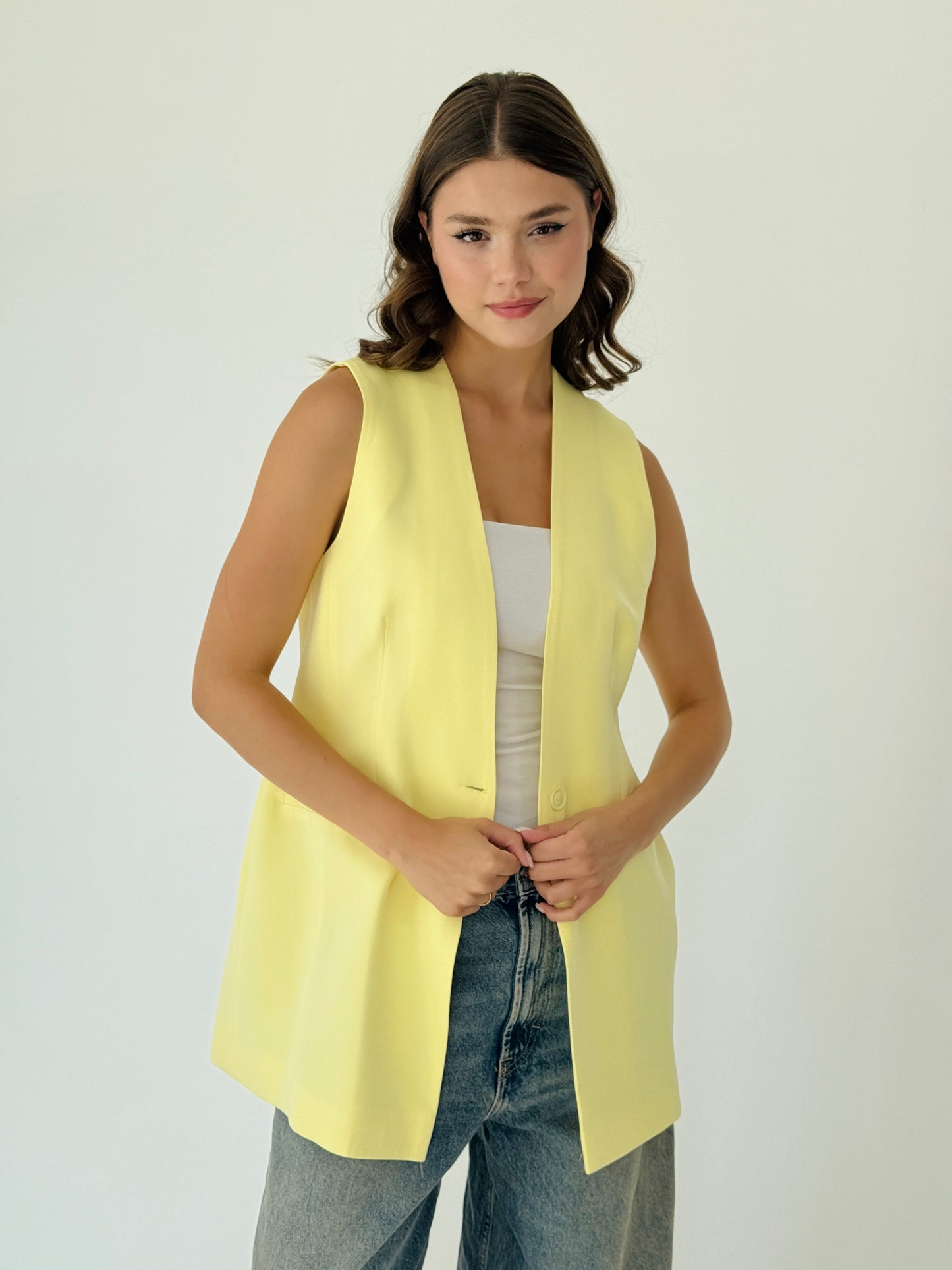 Collarless vest in butter yellow