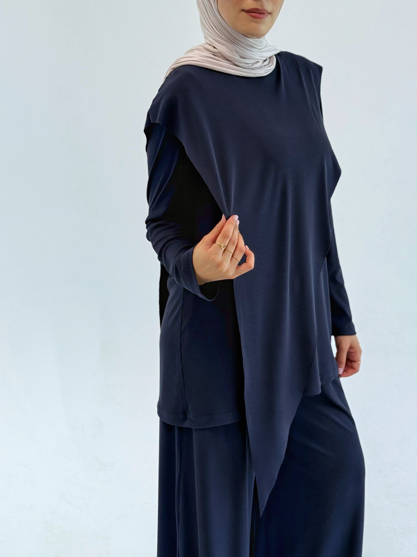 Modest Rip Set in Navy blue