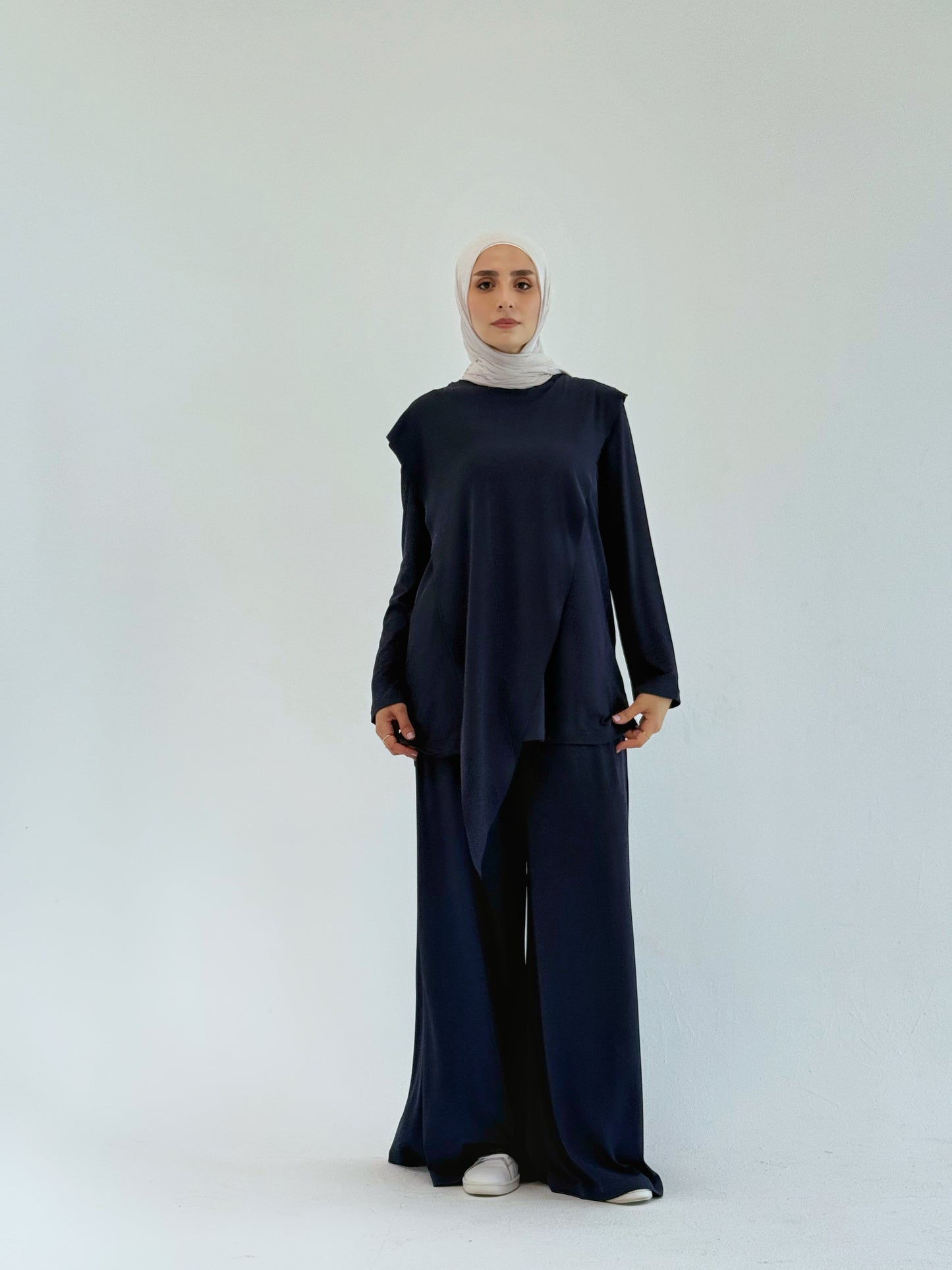 Modest Rip Set in Navy blue