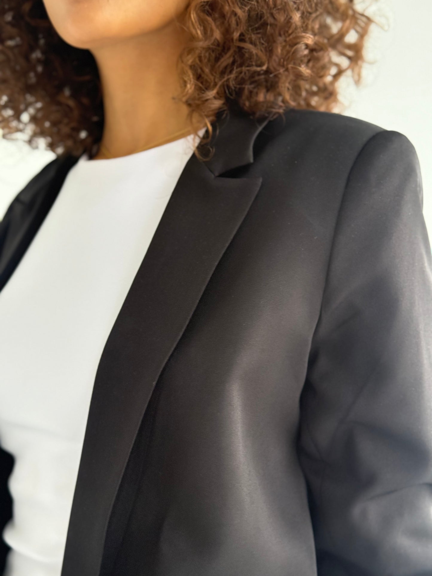 Ruffled Blazer in black