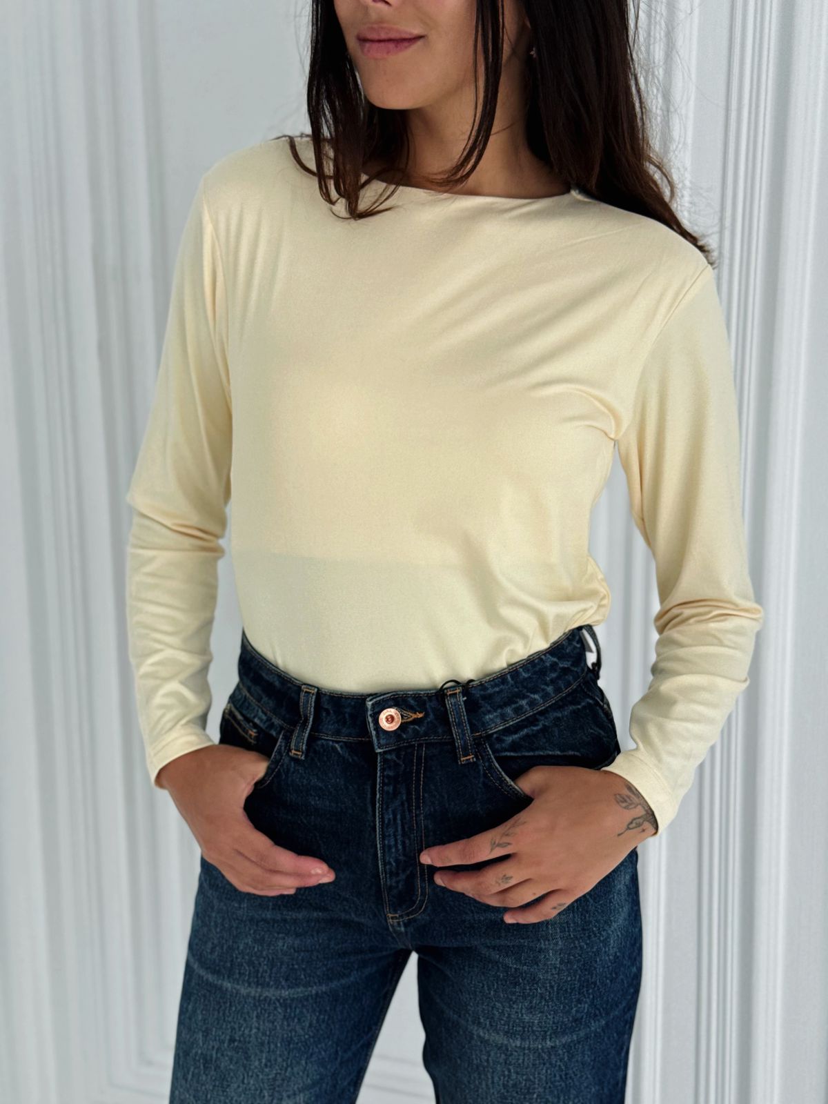 Daily basic top in butter yellow
