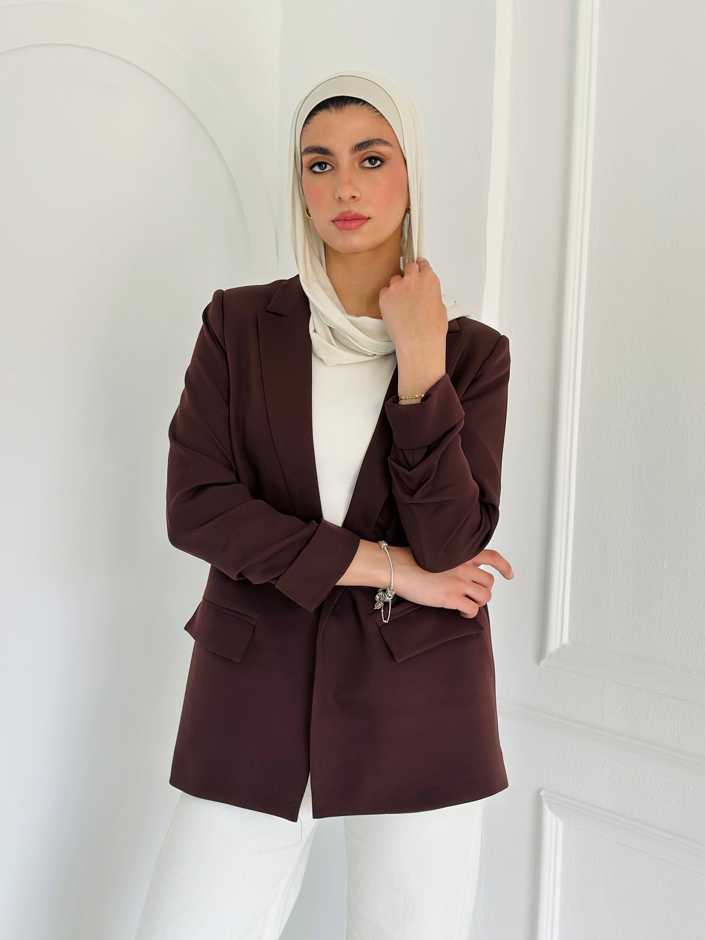 Ruffled blazer in brown