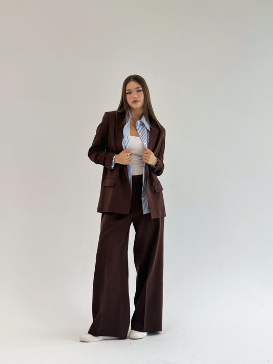 Daylight suit in brown