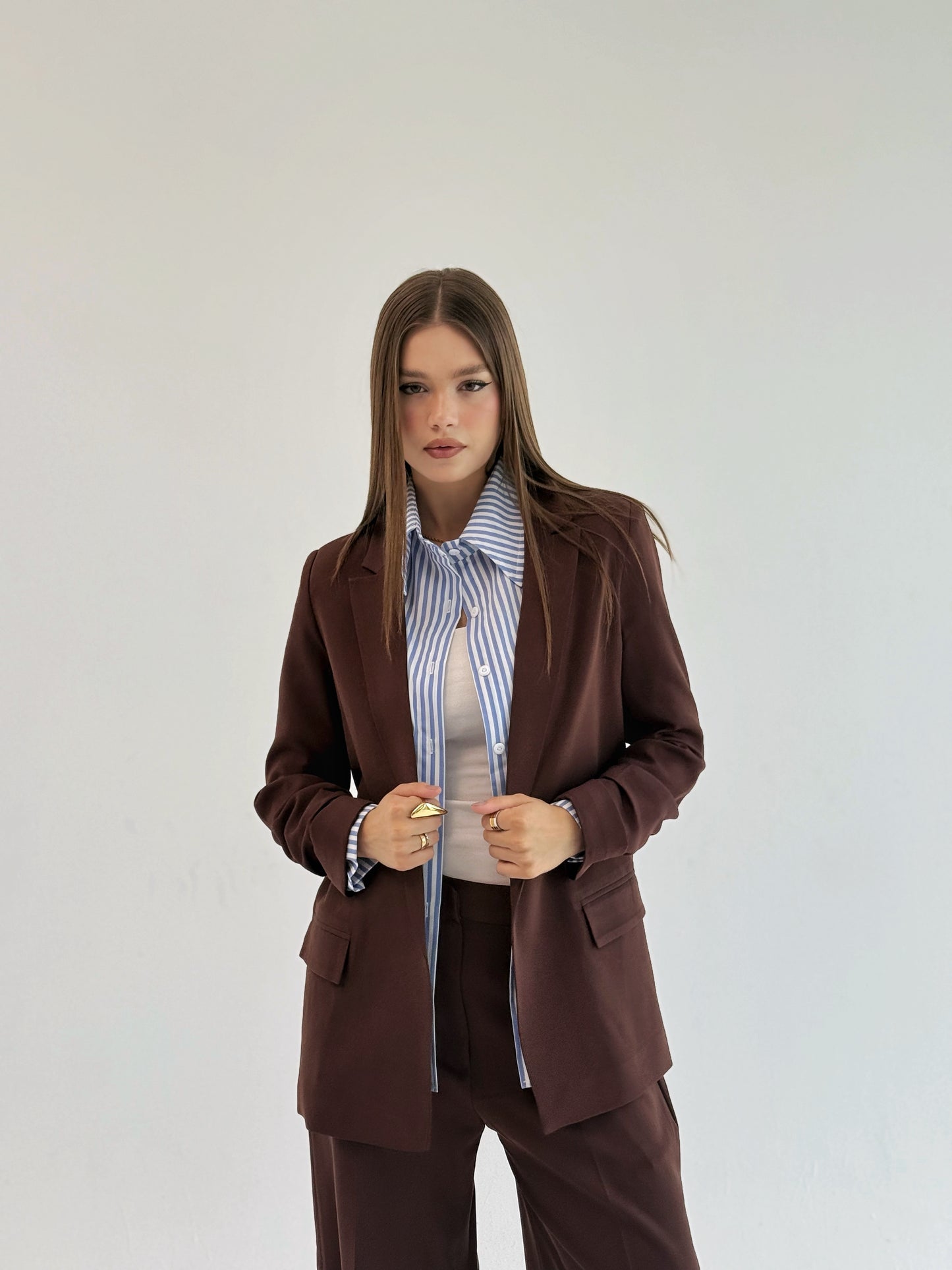 Ruffled blazer in brown