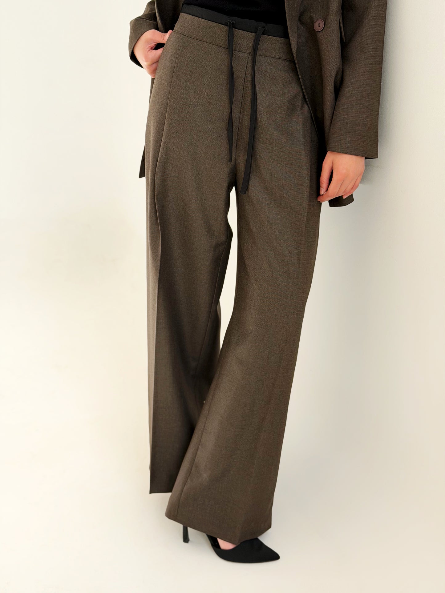 Signature suit in Brown