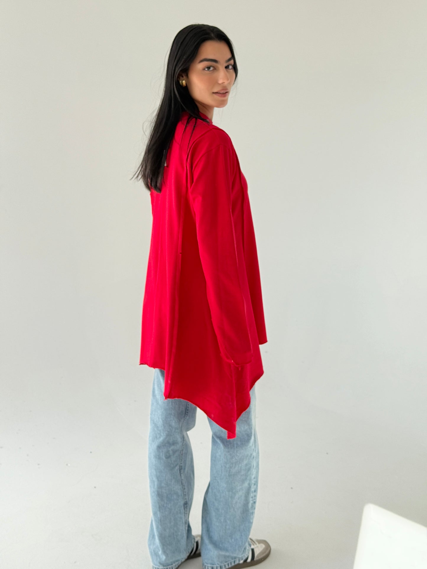 High and low Top in Red