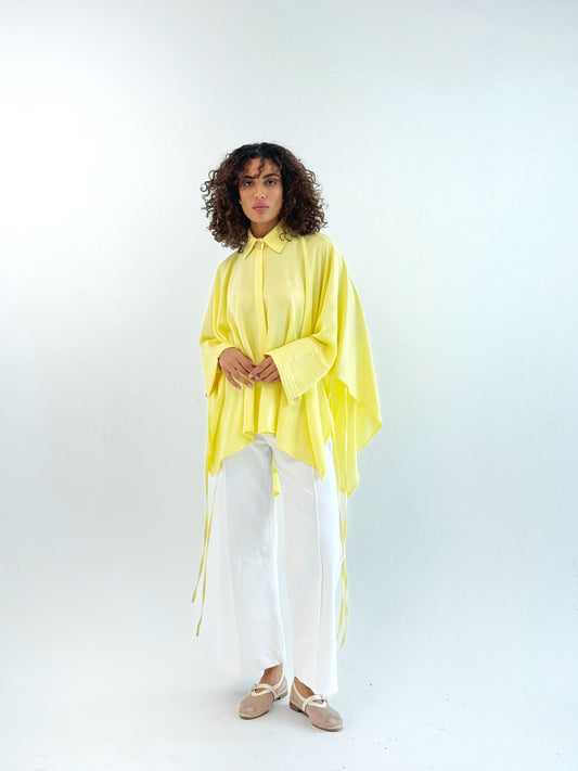 The oversized linen shirt in yellow