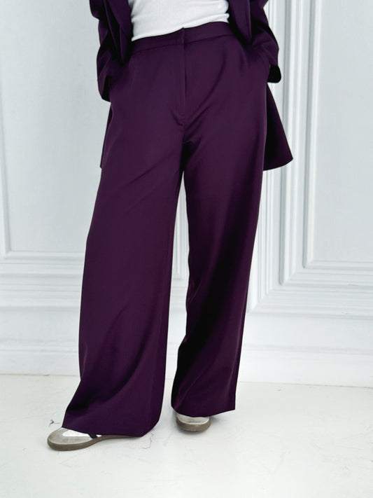 Relaxed pants in burgundy
