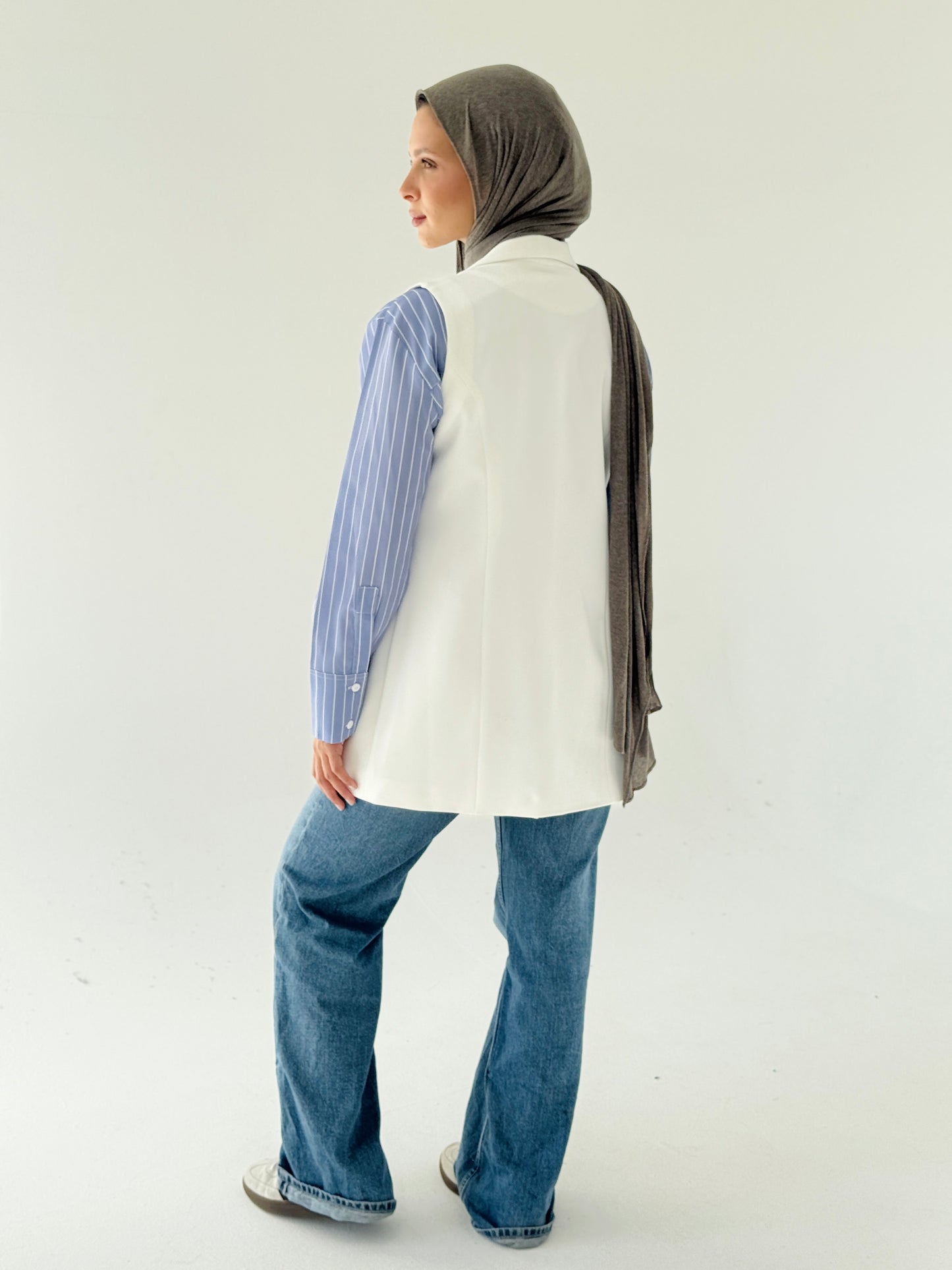 Shawl collar tailored vest in off white