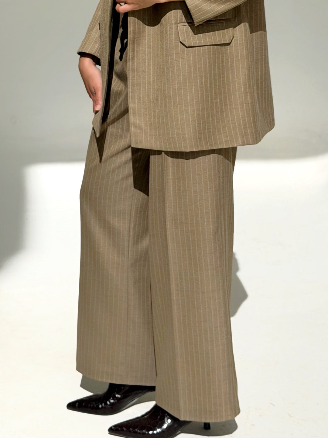 The Tailored striped Pants in camel