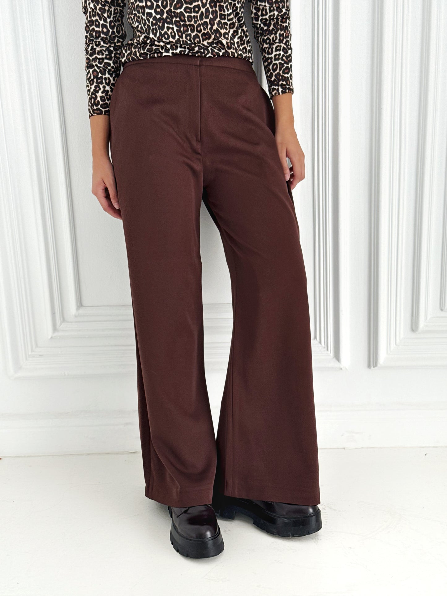 Relaxed pants in Brown
