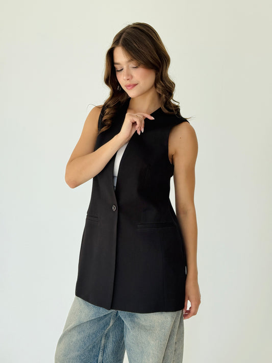 Collarless vest in black