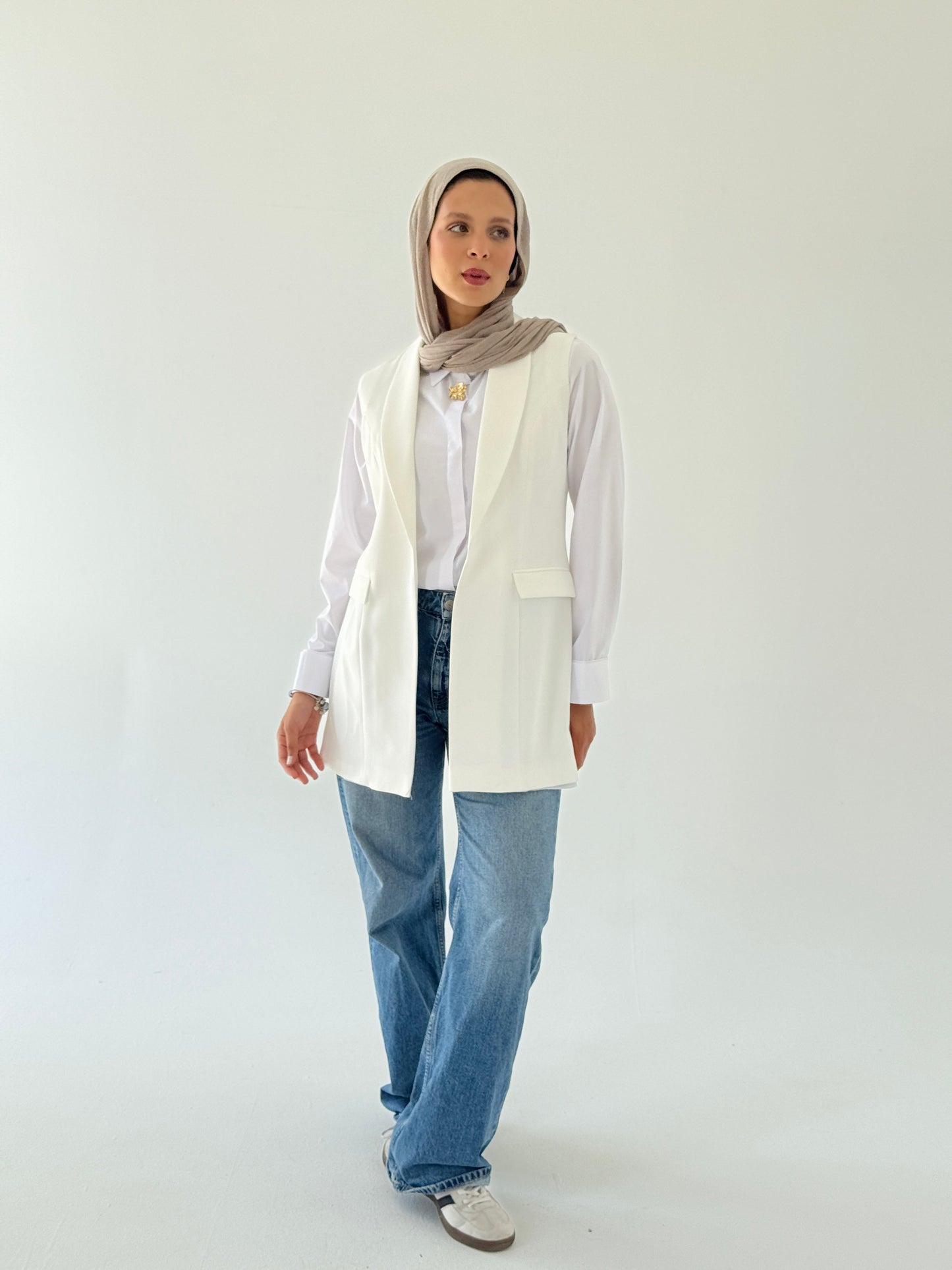 Shawl collar tailored vest in off white