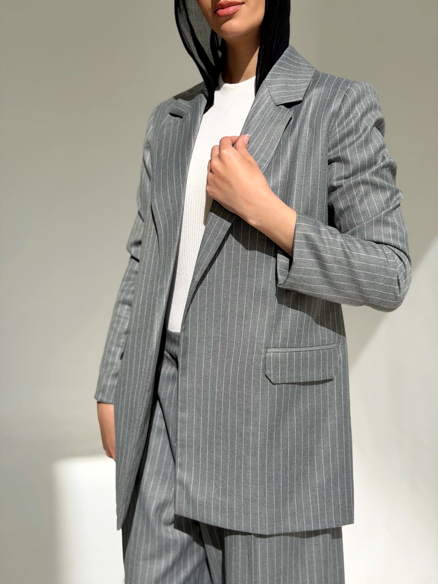 The Tailored 
Striped blazer in Light Gray
