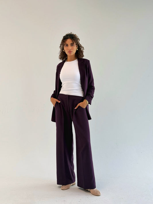 Daylight suits in burgundy