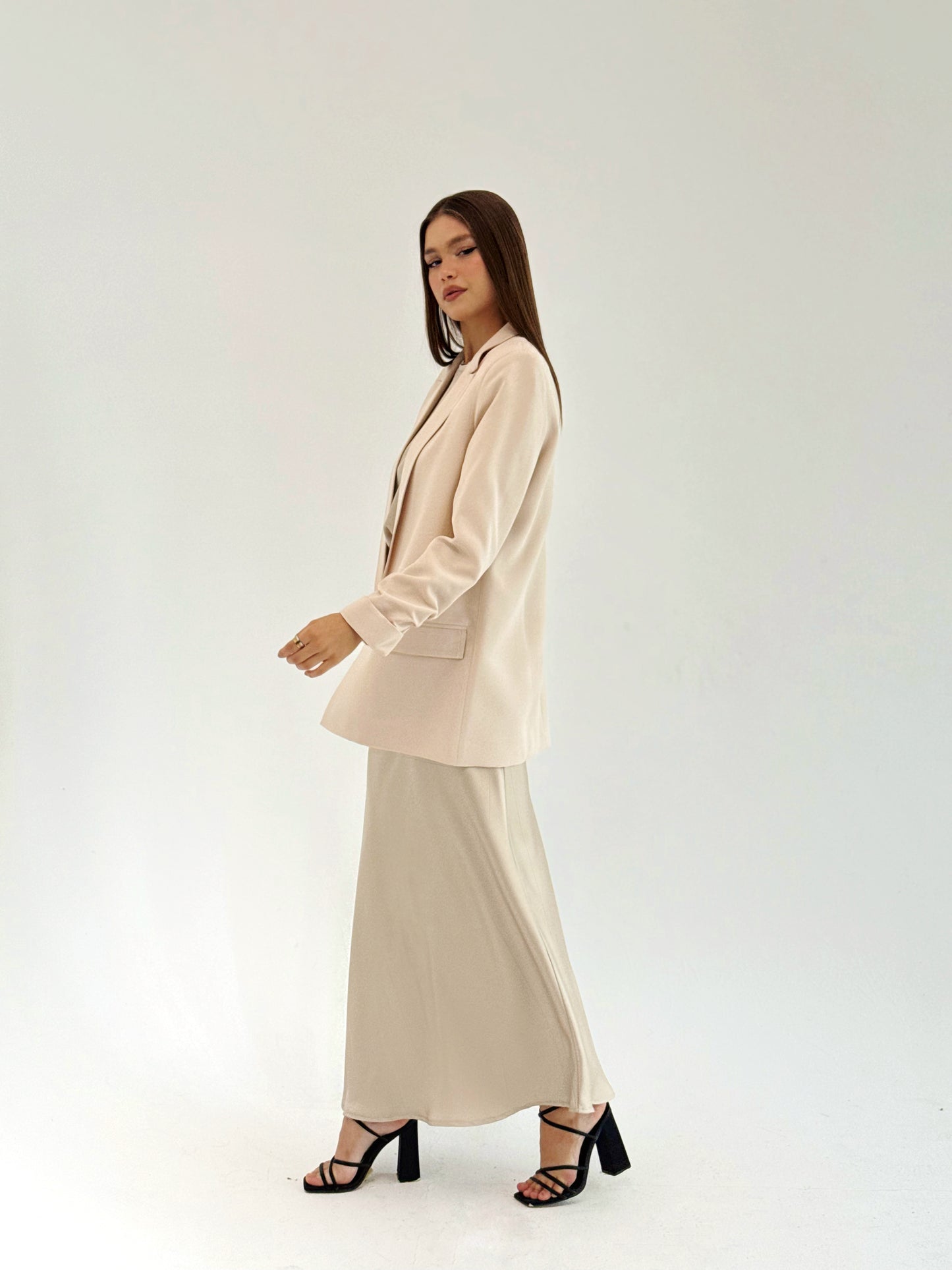 Ruffles Blazer in Beige.