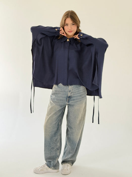 The oversized shirt in navy blue