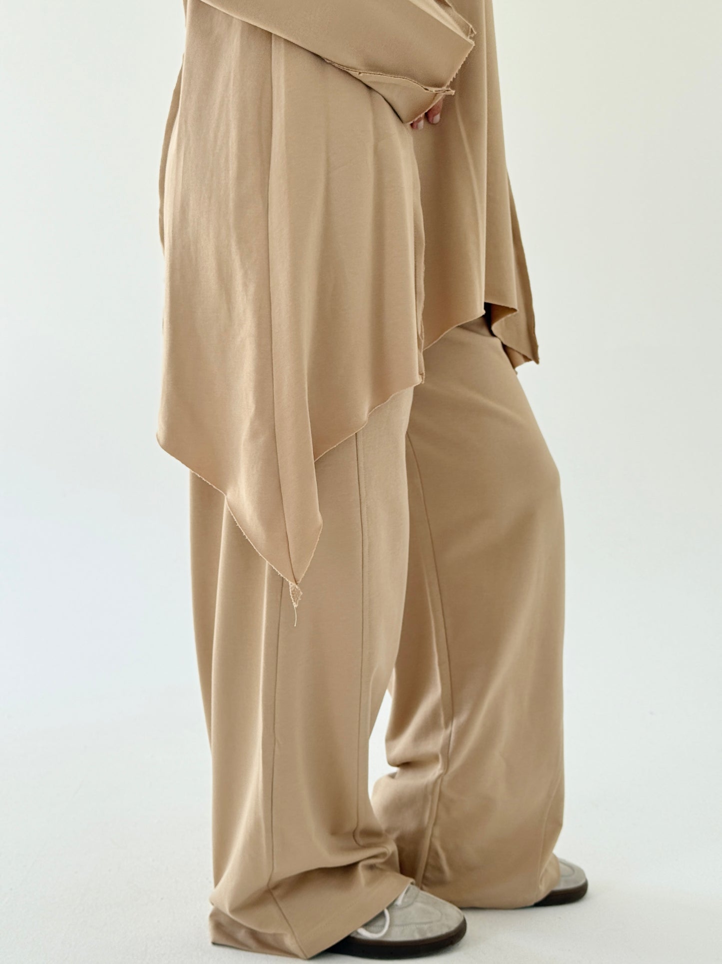 High and Low Set in beige