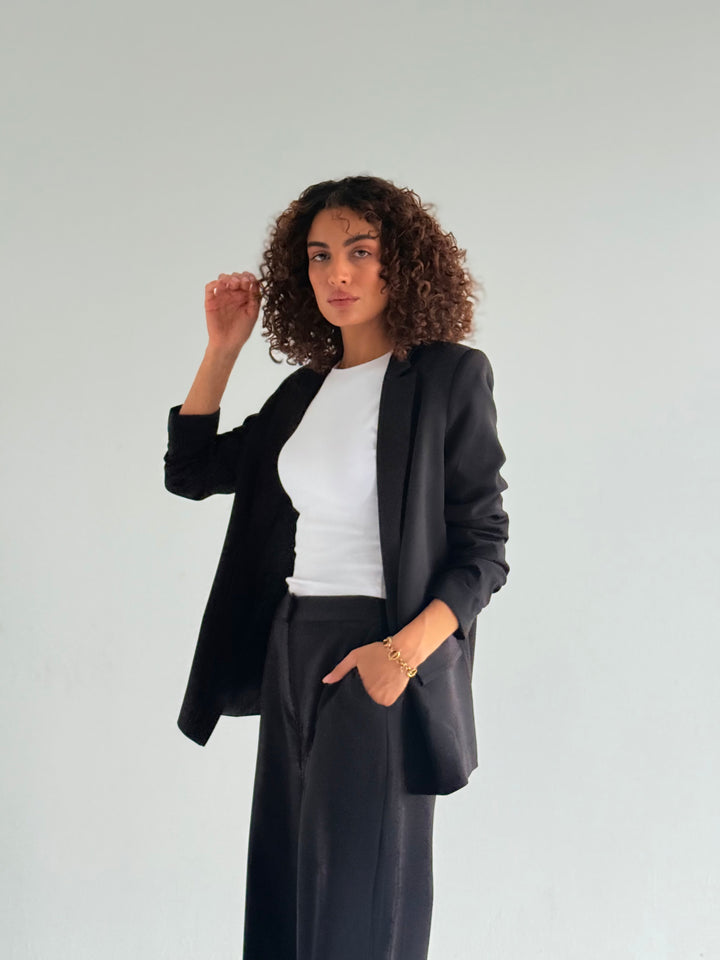 Ruffled Blazer in black