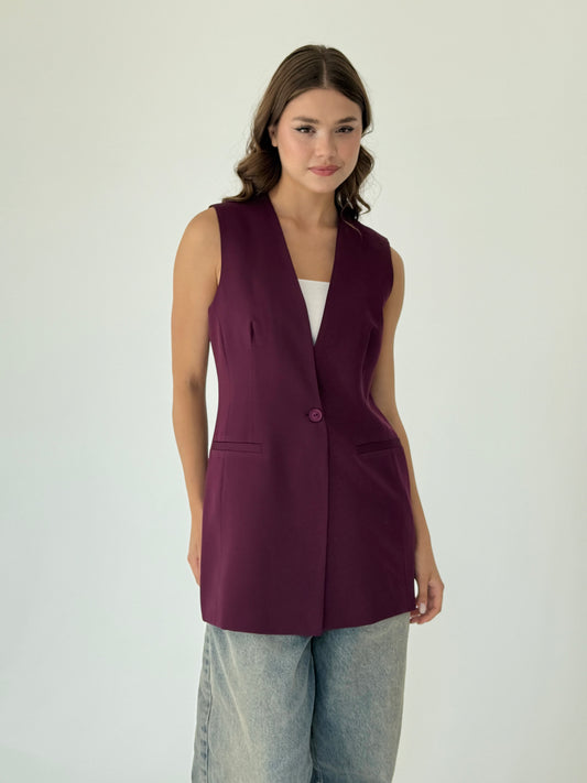 Collarless vest in burgundy