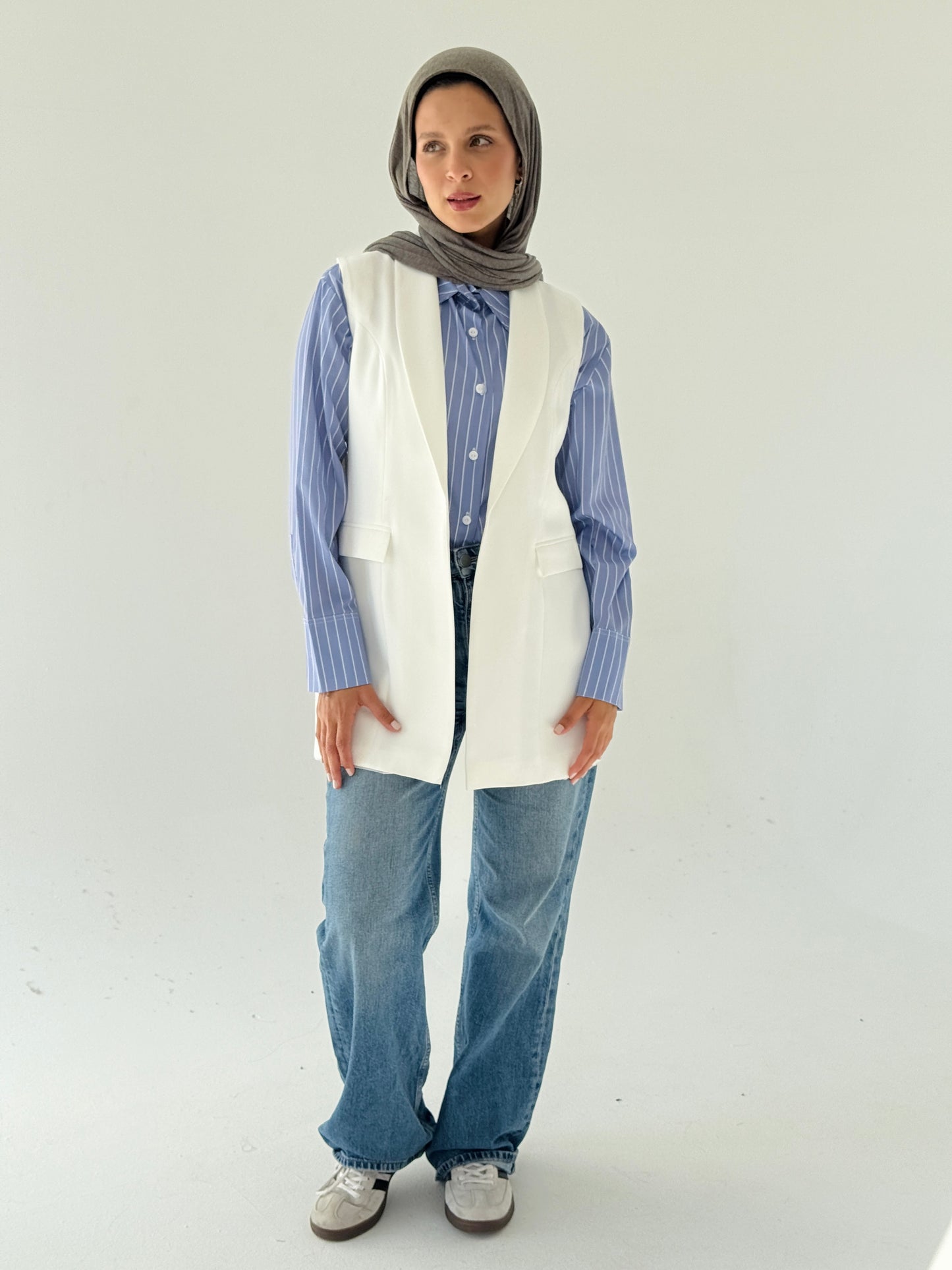 Shawl collar tailored vest in off white
