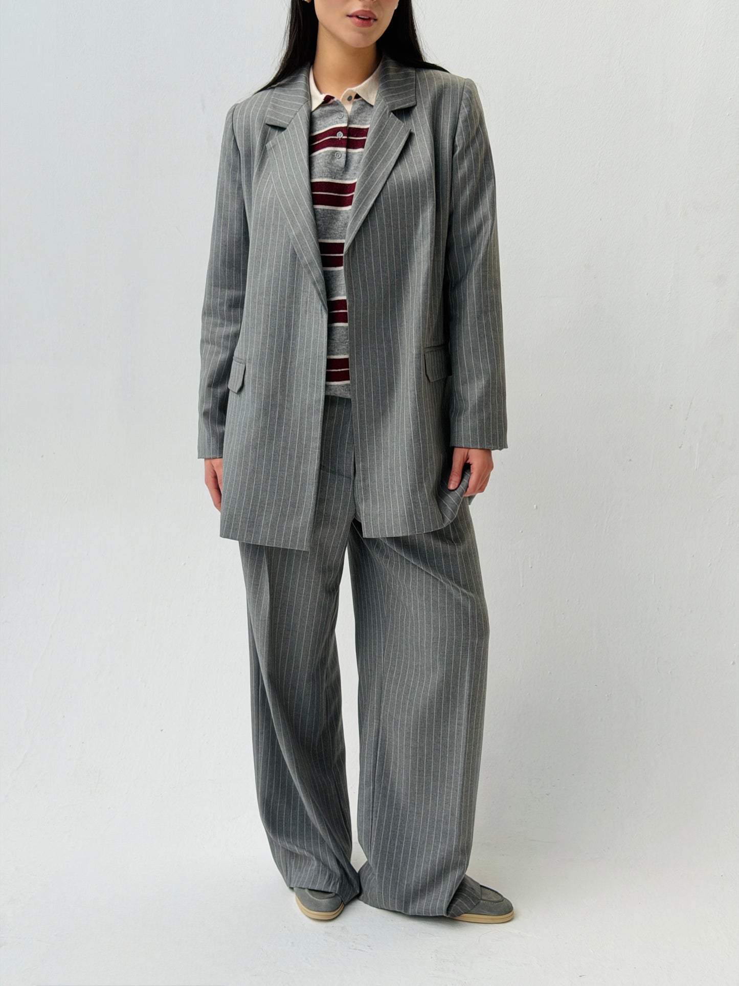 The Tailored 
Striped blazer in Light Gray
