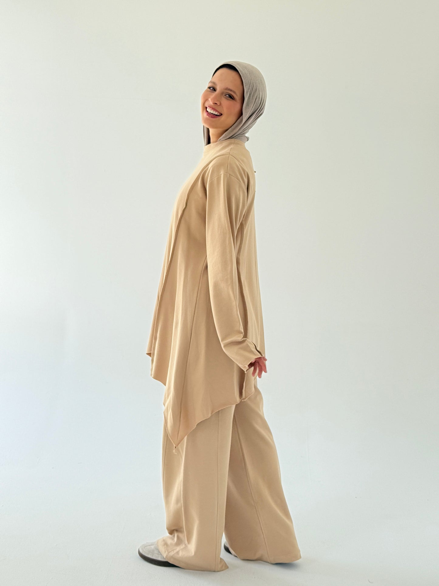 High and Low Set in beige