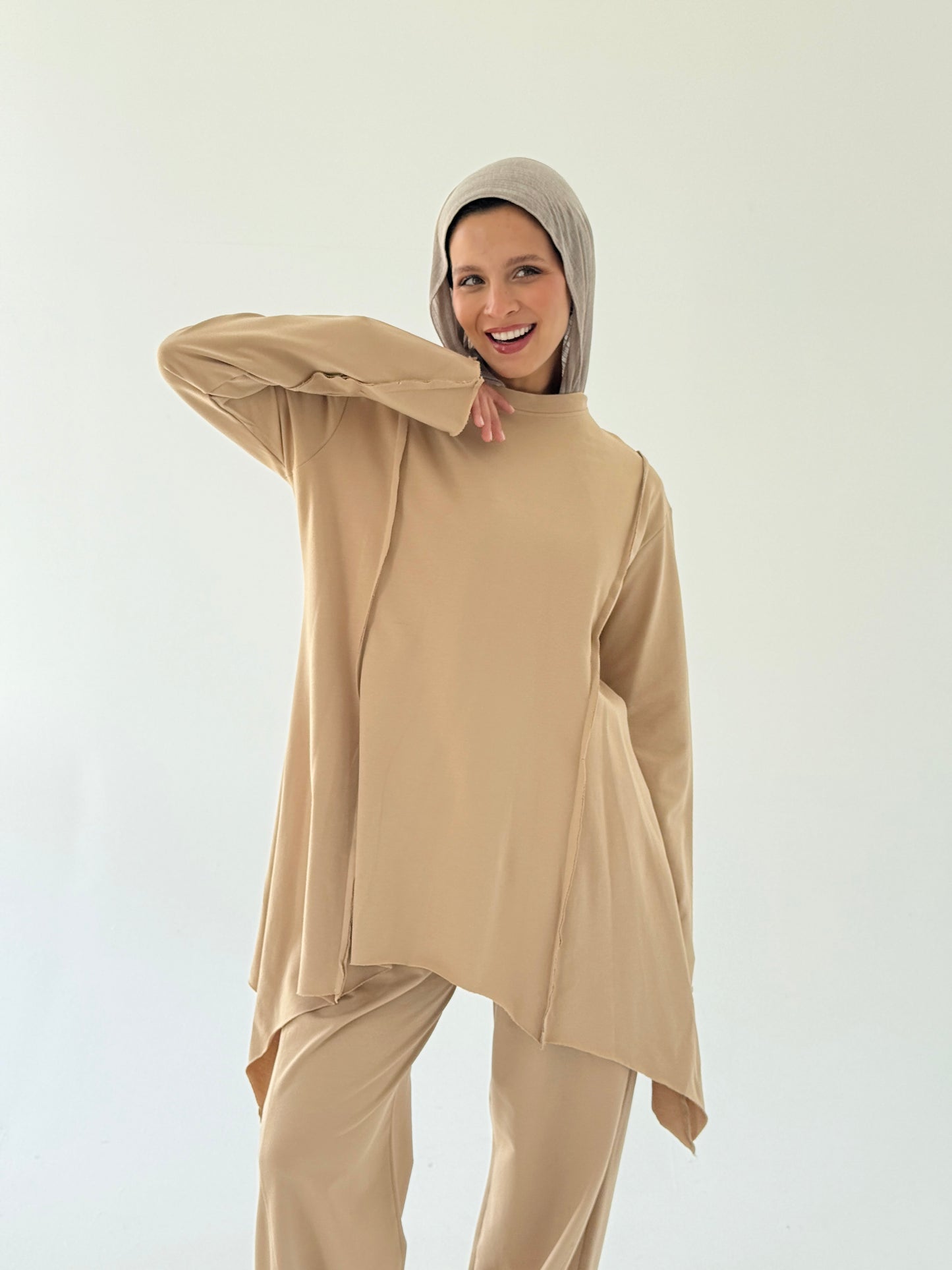 High and Low Set in beige