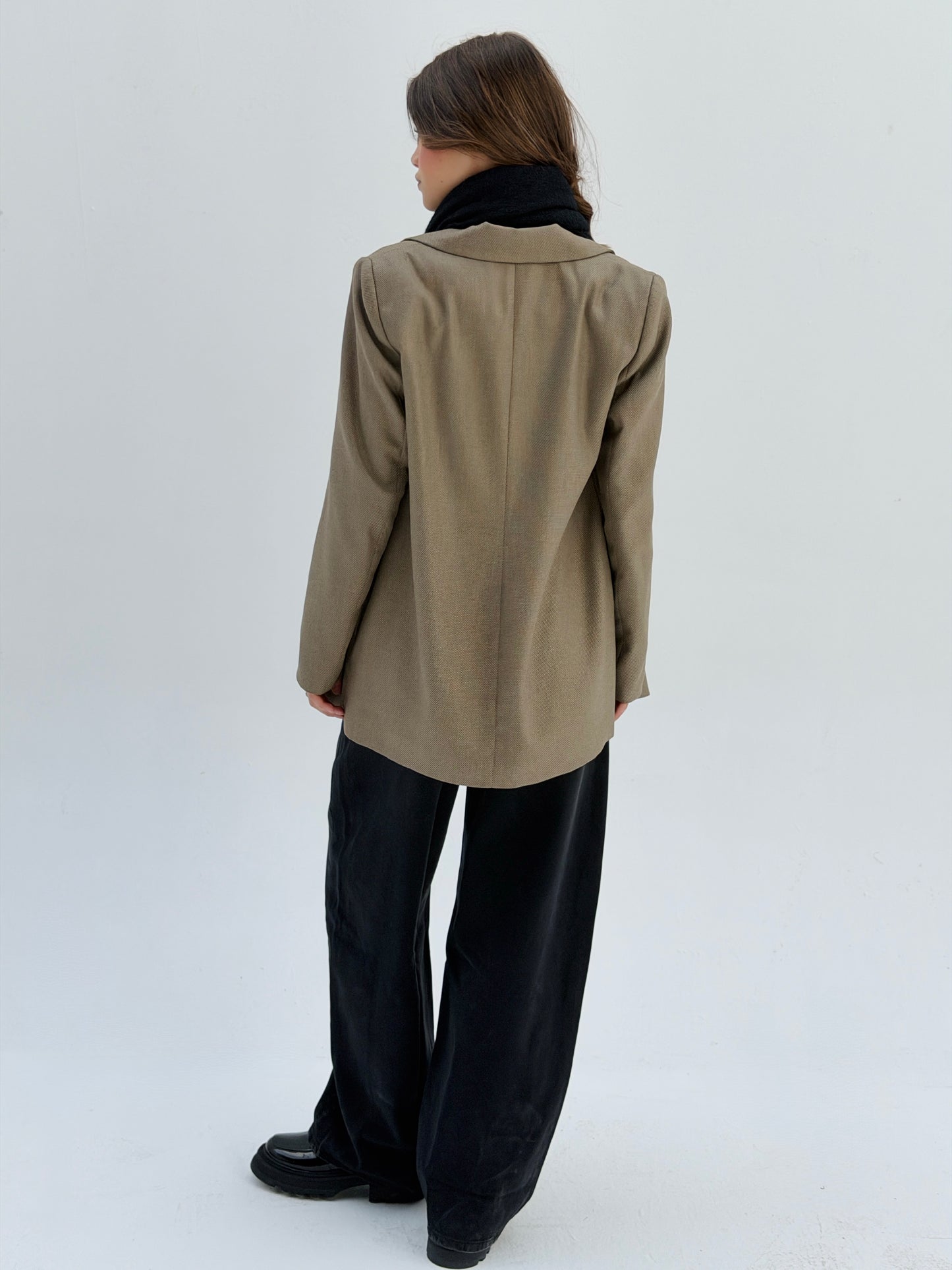 The Tailored blazer in cafe