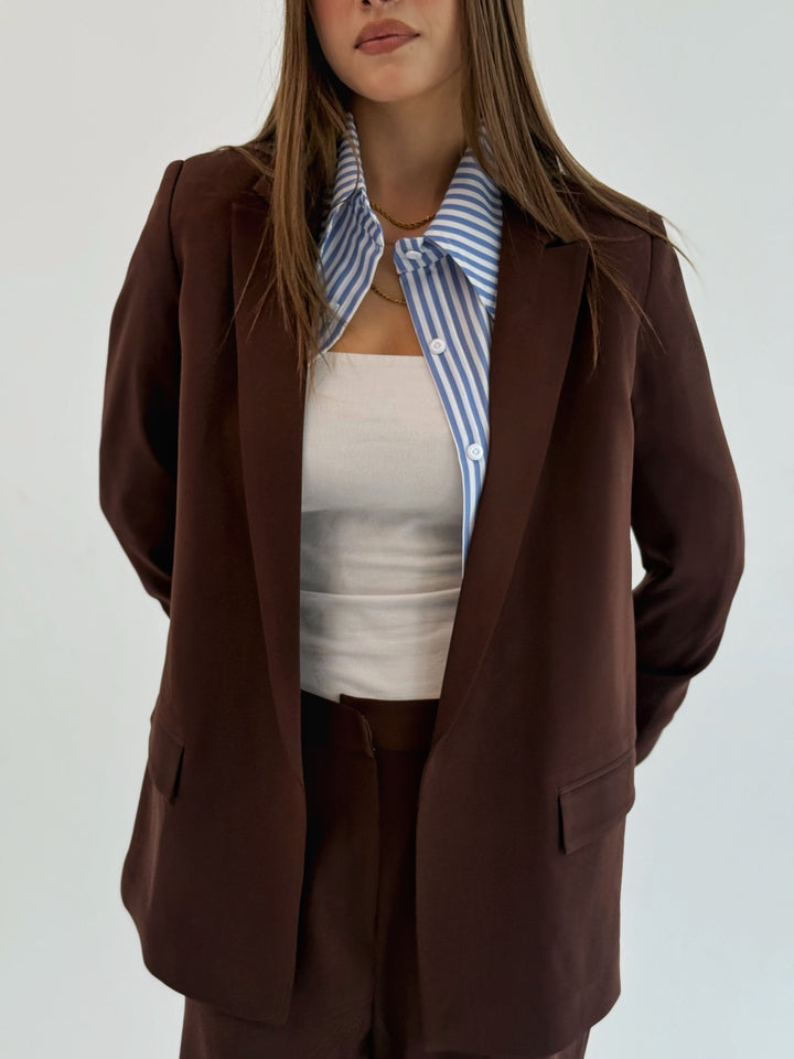Ruffled blazer in chocolate