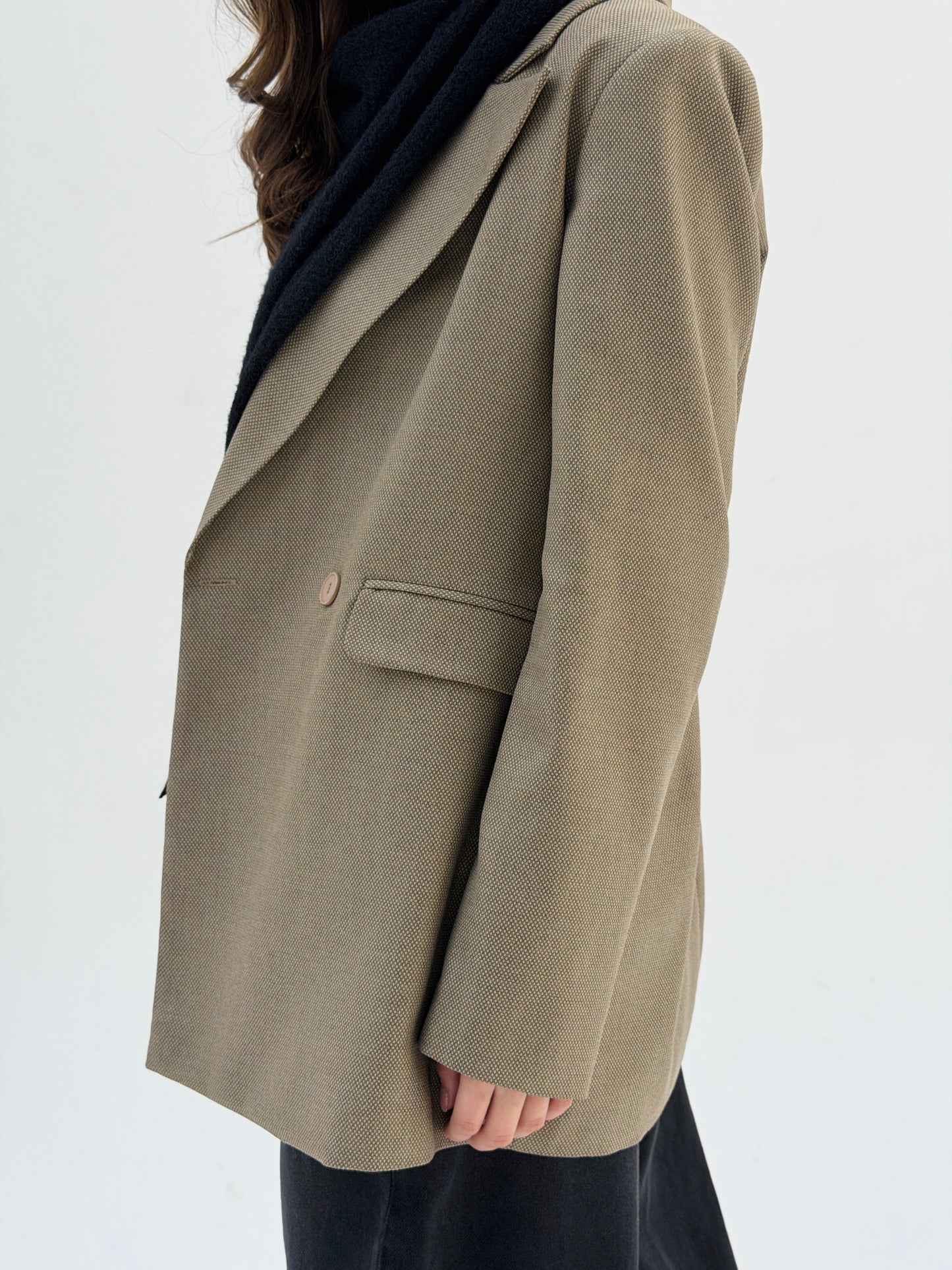 The Tailored blazer in cafe