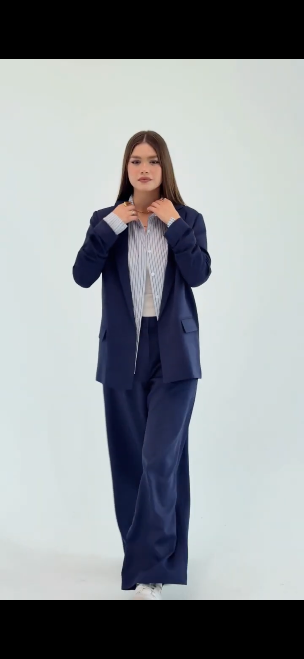 Ruffles Blazer in Navy blue