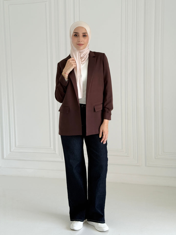 Ruffled blazer in chocolate