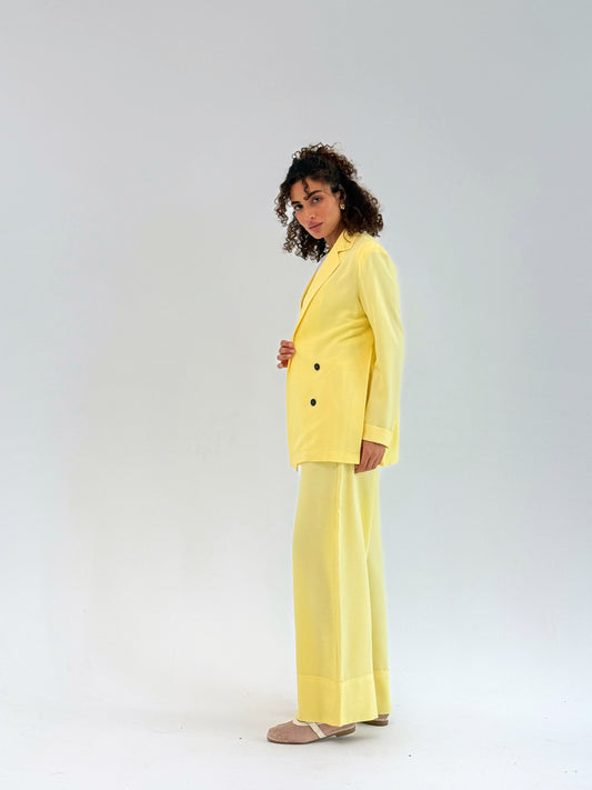 Effortlessly linen set in butter yellow